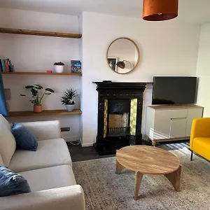 Apartment Revamped Holywood Town Centre House, Holywood (Down)